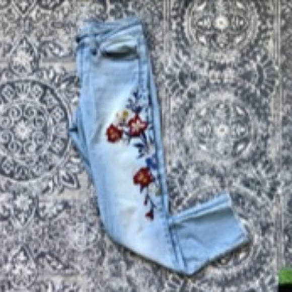Universal Thread Embroidered Jeans - Picture 2 of 9